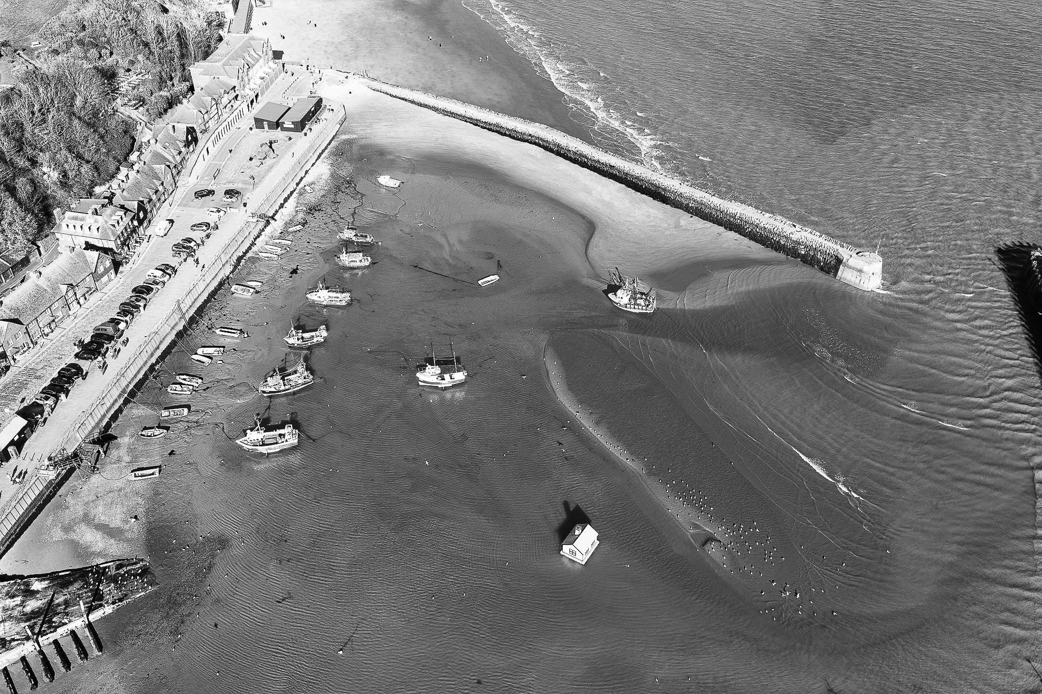 Canvas print black and white Folkestone